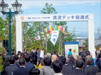 清流デッキ開通式 29年度庭園等改修工事